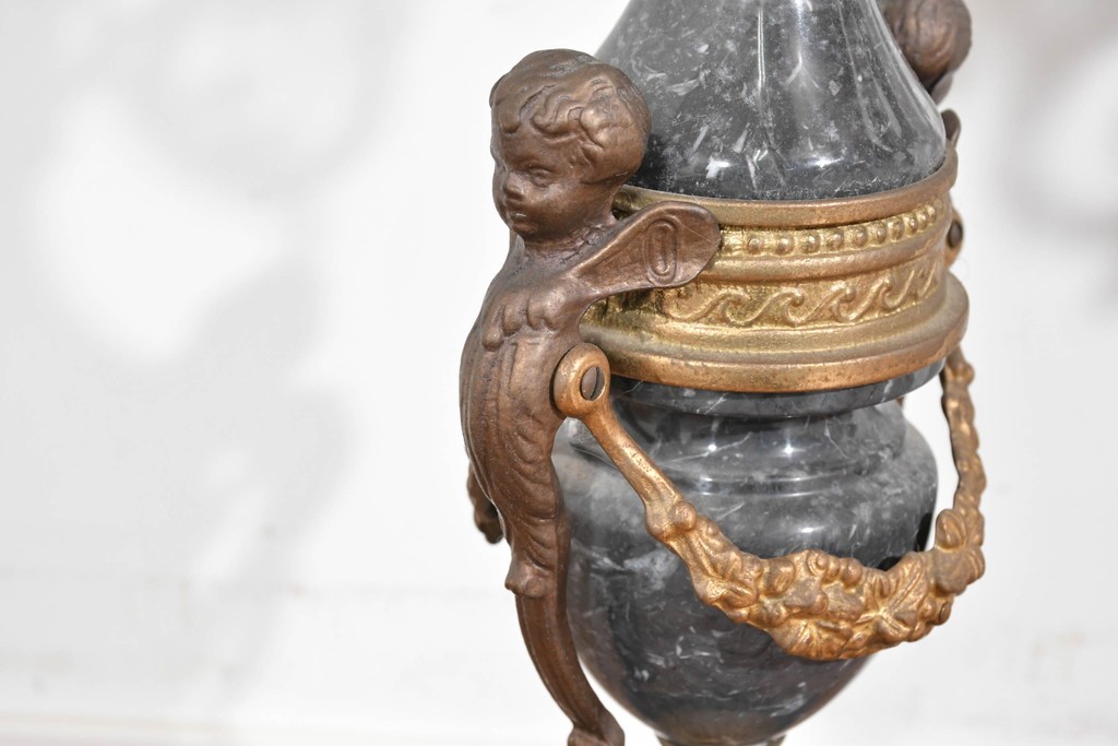 中古　美品　高級品　イタリア　FARBEL　六本木アピス取り扱い　華やかな装飾が目を惹く真鍮製キャンドルスタンド2台セット　(R-085920)