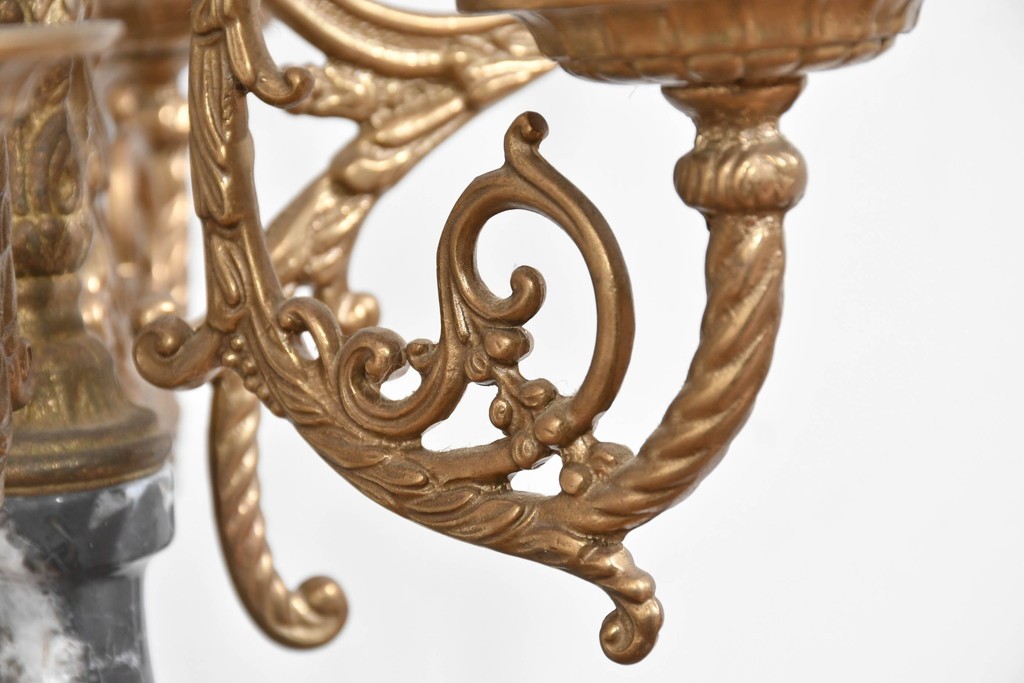 中古　美品　高級品　イタリア　FARBEL　六本木アピス取り扱い　華やかな装飾が目を惹く真鍮製キャンドルスタンド2台セット　(R-085920)