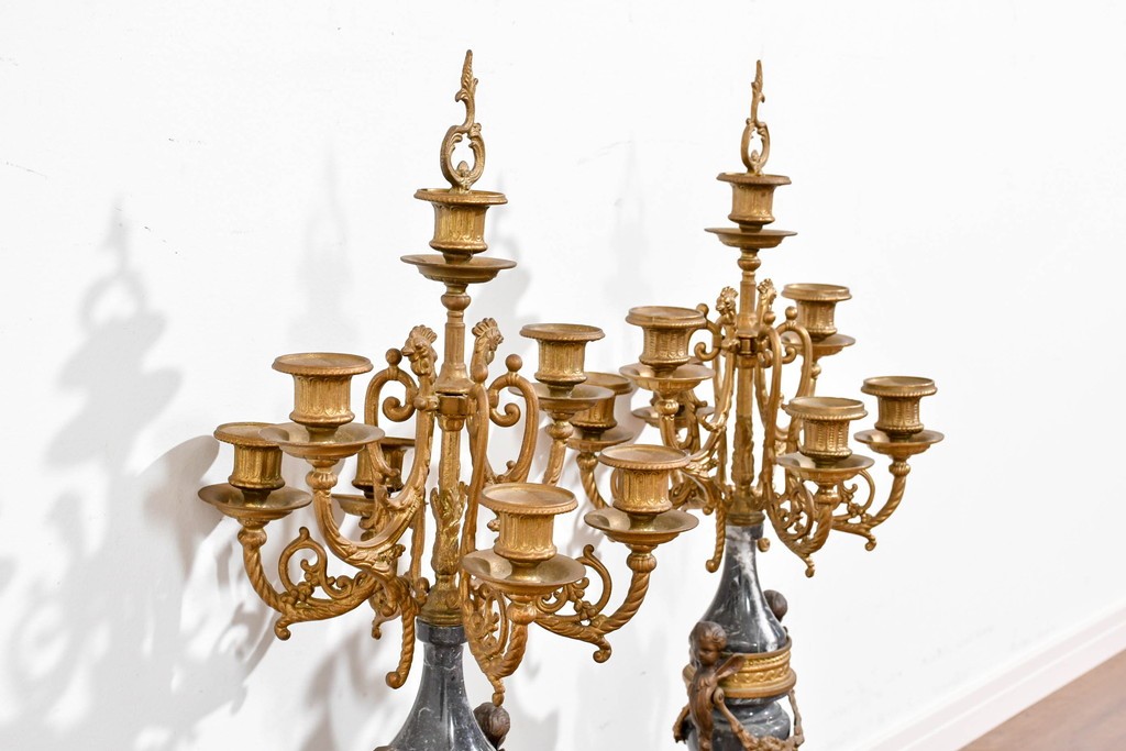 中古　美品　高級品　イタリア　FARBEL　六本木アピス取り扱い　華やかな装飾が目を惹く真鍮製キャンドルスタンド2台セット　(R-085920)