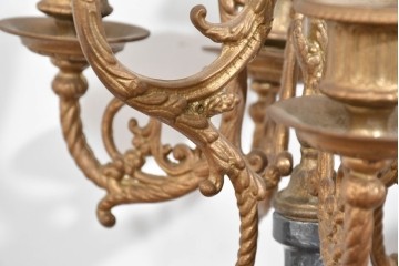 中古　美品　高級品　イタリア　FARBEL　六本木アピス取り扱い　華やかな装飾が目を惹く真鍮製キャンドルスタンド2台セット　(R-085920)