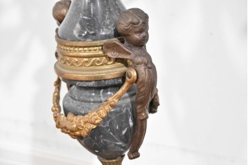 中古　美品　高級品　イタリア　FARBEL　六本木アピス取り扱い　華やかな装飾が目を惹く真鍮製キャンドルスタンド2台セット　(R-085920)