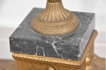 中古　美品　高級品　イタリア　FARBEL　六本木アピス取り扱い　華やかな装飾が目を惹く真鍮製キャンドルスタンド2台セット　(R-085920)