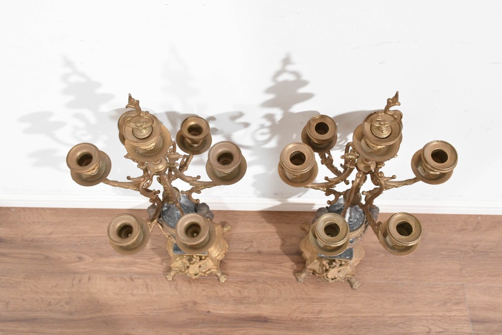 中古　美品　高級品　イタリア　FARBEL　六本木アピス取り扱い　華やかな装飾が目を惹く真鍮製キャンドルスタンド2台セット　(R-085920)