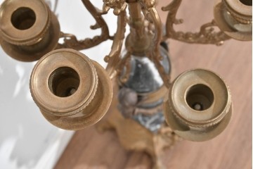 中古　美品　高級品　イタリア　FARBEL　六本木アピス取り扱い　華やかな装飾が目を惹く真鍮製キャンドルスタンド2台セット　(R-085920)