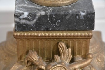 中古　美品　高級品　イタリア　FARBEL　六本木アピス取り扱い　華やかな装飾が目を惹く真鍮製キャンドルスタンド2台セット　(R-085920)