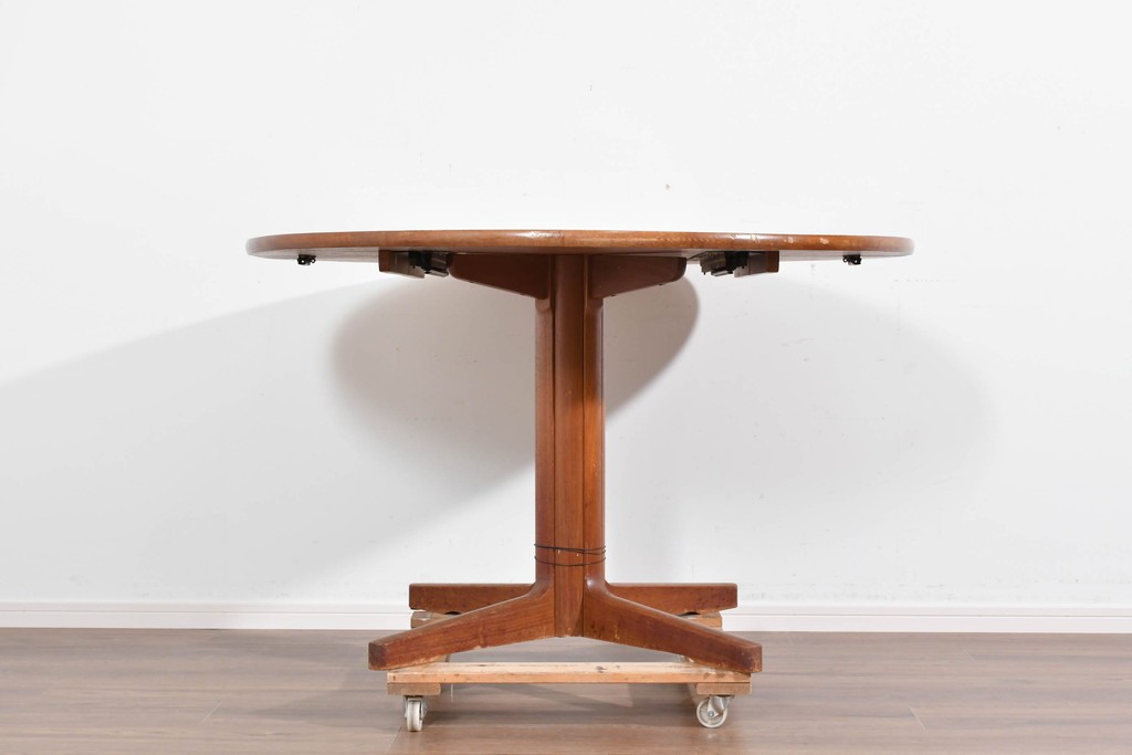 和製ヴィンテージ　希少なチーク無垢材を使用した上質なラウンドダイニングテーブル　(R-085922)