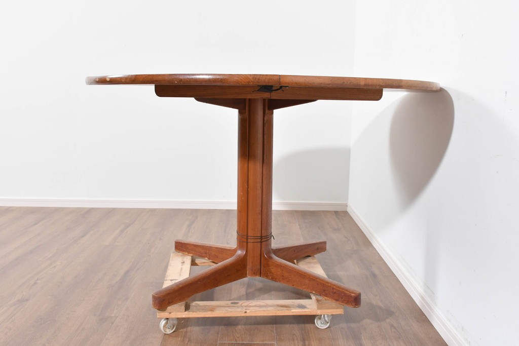 和製ヴィンテージ　希少なチーク無垢材を使用した上質なラウンドダイニングテーブル　(R-085922)