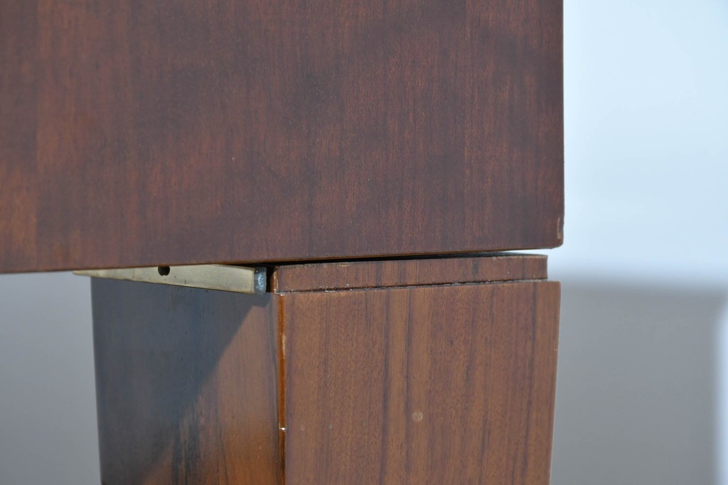 中古　カリモク家具(karimoku)　domani(ドマーニ)　Forza(フォルザ)シリーズ　天板の木目とシャープな足元が美しいダイニングテーブル　定価約85万円　(R-085923)