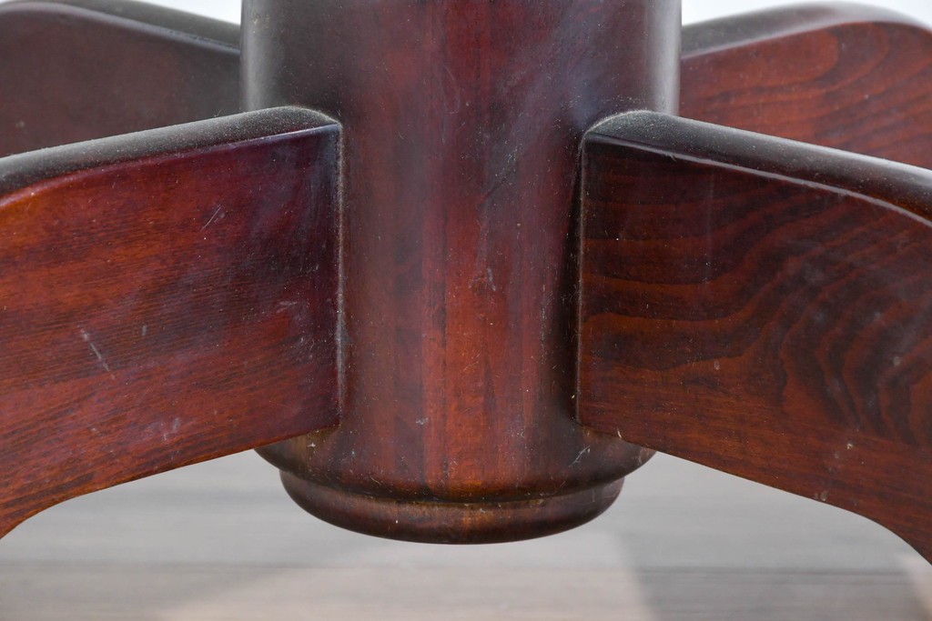 和製ヴィンテージ　希少な廃番品　柏木工(KASHIWA)　ブナ材　上品な挽物脚のラウンドダイニングテーブル　(R-085924)