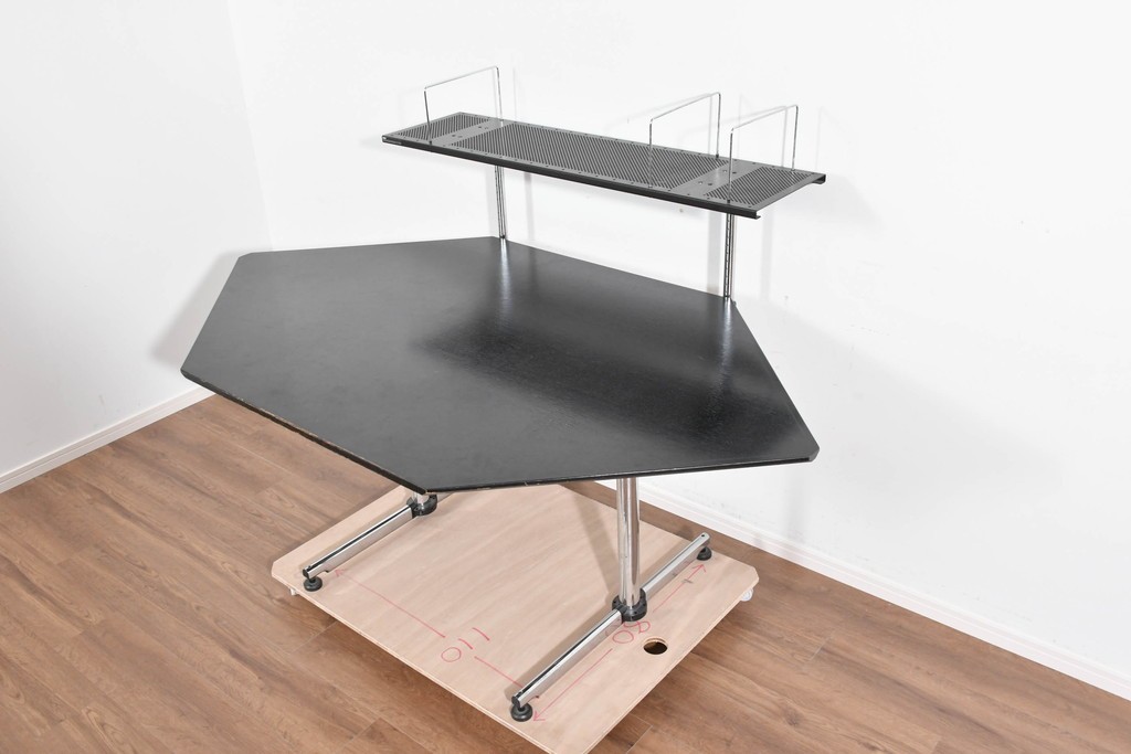 中古　希少な廃番品　USM Haller(USMハラー)　Kitos(キトス)　天板の形状が特徴的なヘキサゴンワークデスク　(R-085925)