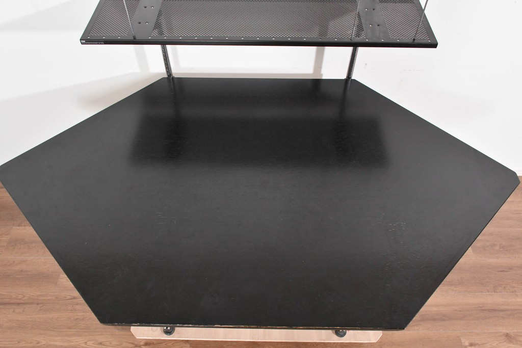 中古　希少な廃番品　USM Haller(USMハラー)　Kitos(キトス)　天板の形状が特徴的なヘキサゴンワークデスク　(R-085925)