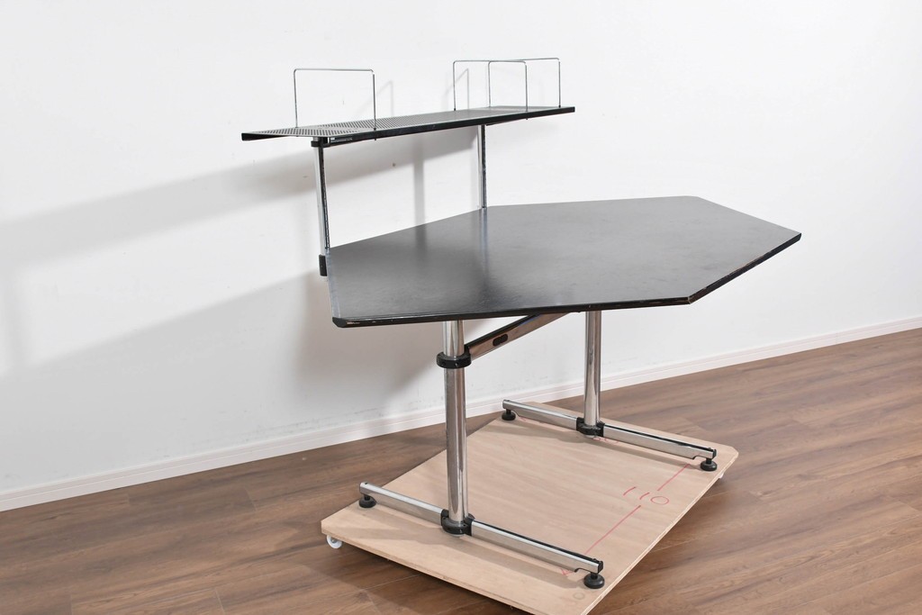 中古　希少な廃番品　USM Haller(USMハラー)　Kitos(キトス)　天板の形状が特徴的なヘキサゴンワークデスク　(R-085925)