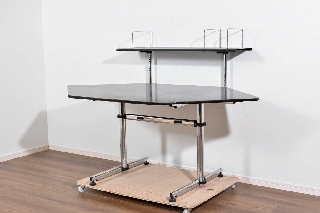 中古　希少な廃番品　USM Haller(USMハラー)　Kitos(キトス)　天板の形状が特徴的なヘキサゴンワークデスク　(R-085925)