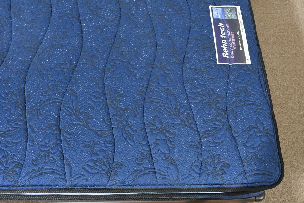 新古　展示品　美品　希少な廃番品　フランスベッド　マジョリーノ501　Reha tech(リハテック)　マットレス付きセミダブルベッド　定価約26万円　(R-085926)