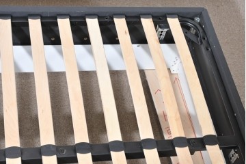 中古　希少な廃番品　BoConcept(ボーコンセプト)　Lugano(ルガーノ)　跳ね上げ式ダブルベッドフレーム　定価約30万円　(R-085927)