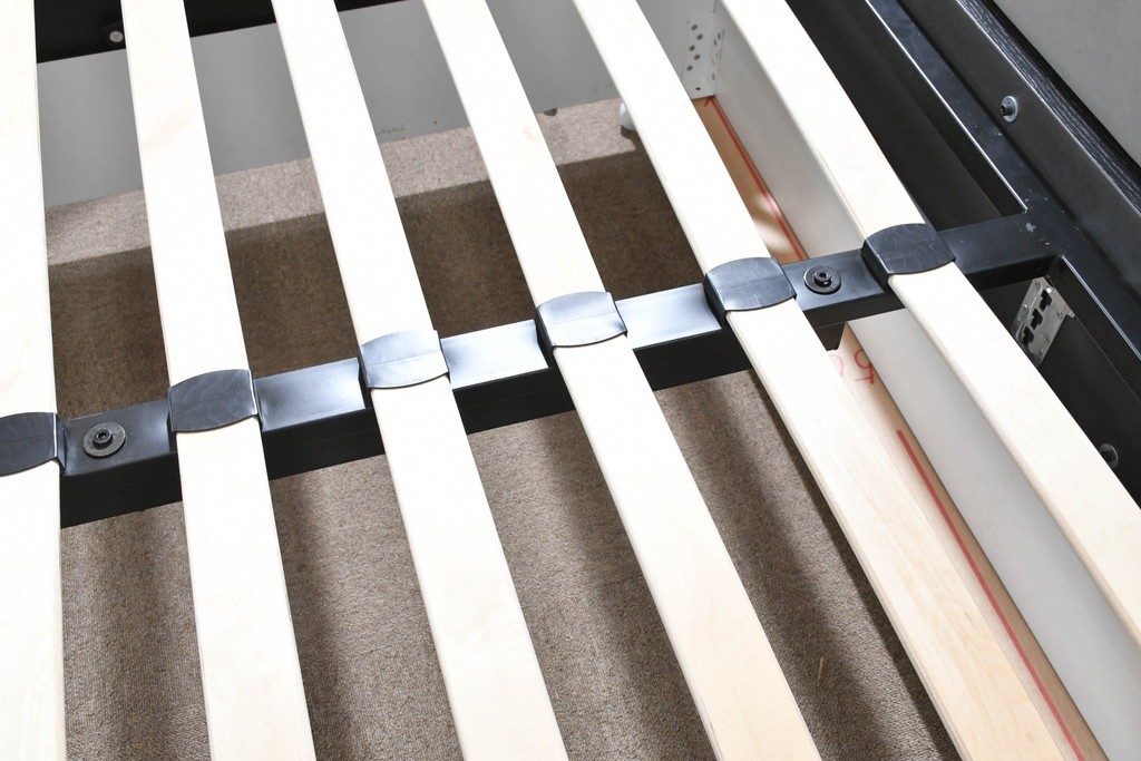 中古　希少な廃番品　BoConcept(ボーコンセプト)　Lugano(ルガーノ)　跳ね上げ式ダブルベッドフレーム　定価約30万円　(R-085927)