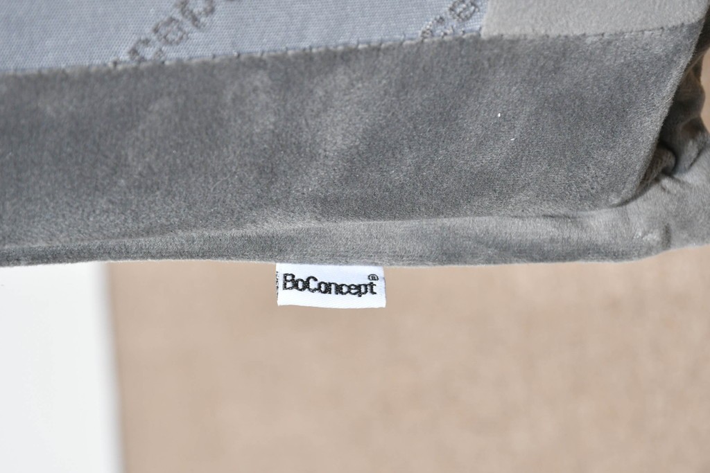 中古　希少な廃番品　BoConcept(ボーコンセプト)　Lugano(ルガーノ)　跳ね上げ式ダブルベッドフレーム　定価約30万円　(R-085927)