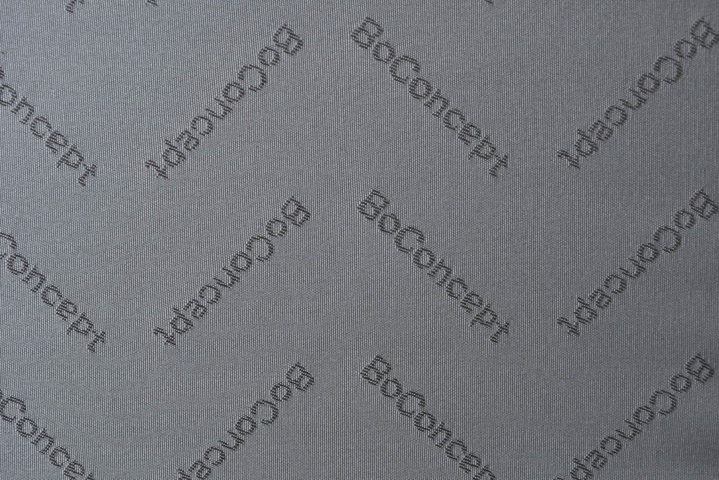 中古　BoConcept(ボーコンセプト)　シモンズ(SIMMONS)　本革ヘッドボード　サイドテーブル付きワイドダブルサイズのベッドセット　定価約60万円　(R-085928)