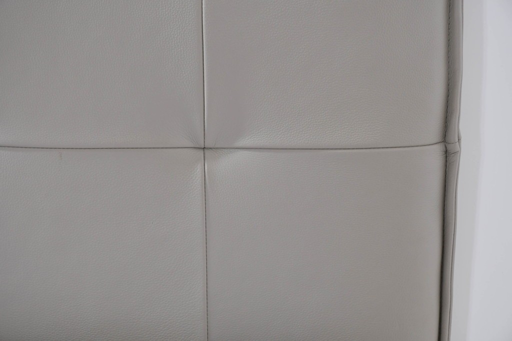 中古　BoConcept(ボーコンセプト)　シモンズ(SIMMONS)　本革ヘッドボード　サイドテーブル付きワイドダブルサイズのベッドセット　定価約60万円　(R-085928)