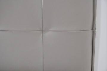 中古　BoConcept(ボーコンセプト)　シモンズ(SIMMONS)　本革ヘッドボード　サイドテーブル付きワイドダブルサイズのベッドセット　定価約60万円　(R-085928)