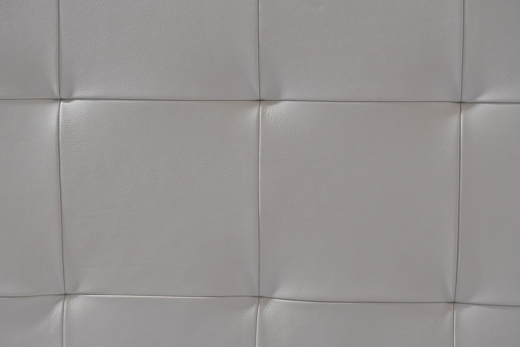 中古　BoConcept(ボーコンセプト)　シモンズ(SIMMONS)　本革ヘッドボード　サイドテーブル付きワイドダブルサイズのベッドセット　定価約60万円　(R-085928)