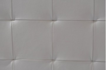 中古　BoConcept(ボーコンセプト)　シモンズ(SIMMONS)　本革ヘッドボード　サイドテーブル付きワイドダブルサイズのベッドセット　定価約60万円　(R-085928)