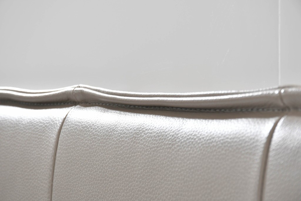 中古　BoConcept(ボーコンセプト)　シモンズ(SIMMONS)　本革ヘッドボード　サイドテーブル付きワイドダブルサイズのベッドセット　定価約60万円　(R-085928)