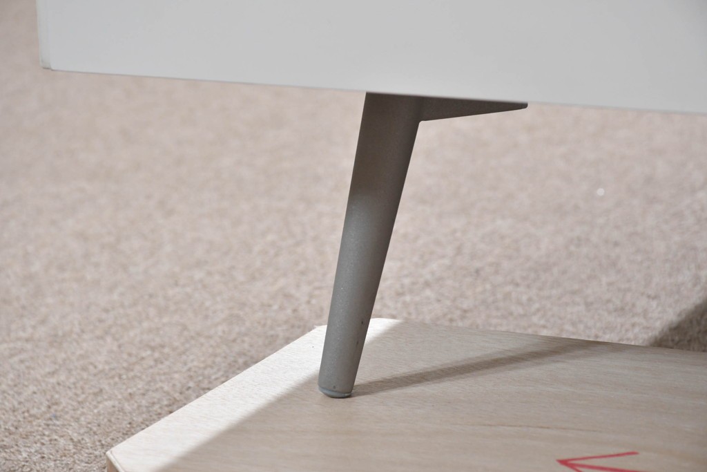 中古　BoConcept(ボーコンセプト)　シモンズ(SIMMONS)　本革ヘッドボード　サイドテーブル付きワイドダブルサイズのベッドセット　定価約60万円　(R-085928)