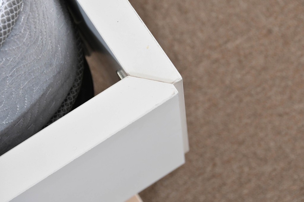 中古　BoConcept(ボーコンセプト)　シモンズ(SIMMONS)　本革ヘッドボード　サイドテーブル付きワイドダブルサイズのベッドセット　定価約60万円　(R-085928)