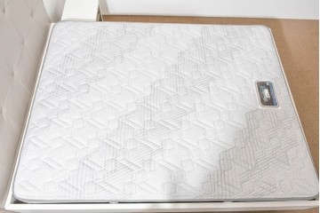 中古　BoConcept(ボーコンセプト)　シモンズ(SIMMONS)　本革ヘッドボード　サイドテーブル付きワイドダブルサイズのベッドセット　定価約60万円　(R-085928)