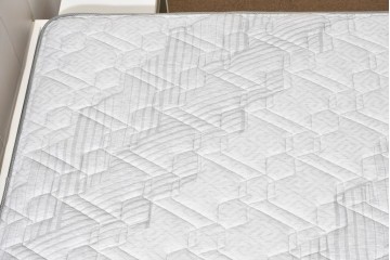 中古　BoConcept(ボーコンセプト)　シモンズ(SIMMONS)　本革ヘッドボード　サイドテーブル付きワイドダブルサイズのベッドセット　定価約60万円　(R-085928)