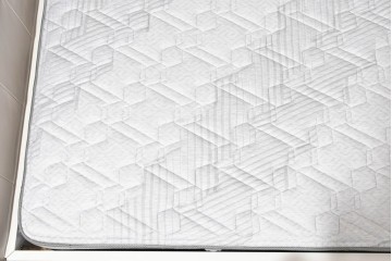 中古　BoConcept(ボーコンセプト)　シモンズ(SIMMONS)　本革ヘッドボード　サイドテーブル付きワイドダブルサイズのベッドセット　定価約60万円　(R-085928)