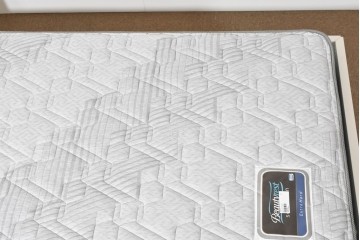 中古　BoConcept(ボーコンセプト)　シモンズ(SIMMONS)　本革ヘッドボード　サイドテーブル付きワイドダブルサイズのベッドセット　定価約60万円　(R-085928)