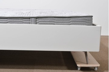 中古　BoConcept(ボーコンセプト)　シモンズ(SIMMONS)　本革ヘッドボード　サイドテーブル付きワイドダブルサイズのベッドセット　定価約60万円　(R-085928)