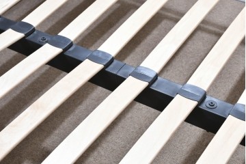 中古　BoConcept(ボーコンセプト)　シモンズ(SIMMONS)　本革ヘッドボード　サイドテーブル付きワイドダブルサイズのベッドセット　定価約60万円　(R-085928)