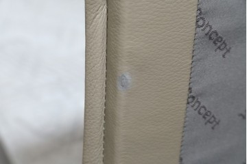 中古　BoConcept(ボーコンセプト)　シモンズ(SIMMONS)　本革ヘッドボード　サイドテーブル付きワイドダブルサイズのベッドセット　定価約60万円　(R-085928)