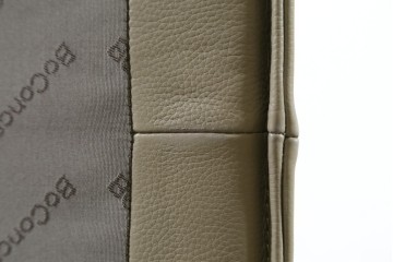 中古　BoConcept(ボーコンセプト)　シモンズ(SIMMONS)　本革ヘッドボード　サイドテーブル付きワイドダブルサイズのベッドセット　定価約60万円　(R-085928)