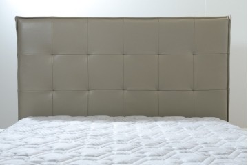 中古　BoConcept(ボーコンセプト)　シモンズ(SIMMONS)　本革ヘッドボード　サイドテーブル付きワイドダブルサイズのベッドセット　定価約60万円　(R-085928)