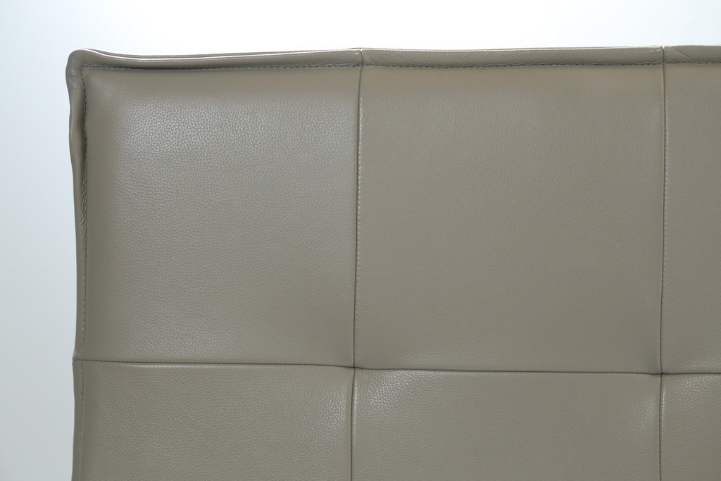 中古　BoConcept(ボーコンセプト)　シモンズ(SIMMONS)　本革ヘッドボード　サイドテーブル付きワイドダブルサイズのベッドセット　定価約60万円　(R-085928)