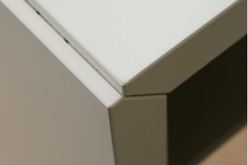 中古　BoConcept(ボーコンセプト)　シモンズ(SIMMONS)　本革ヘッドボード　サイドテーブル付きワイドダブルサイズのベッドセット　定価約60万円　(R-085928)