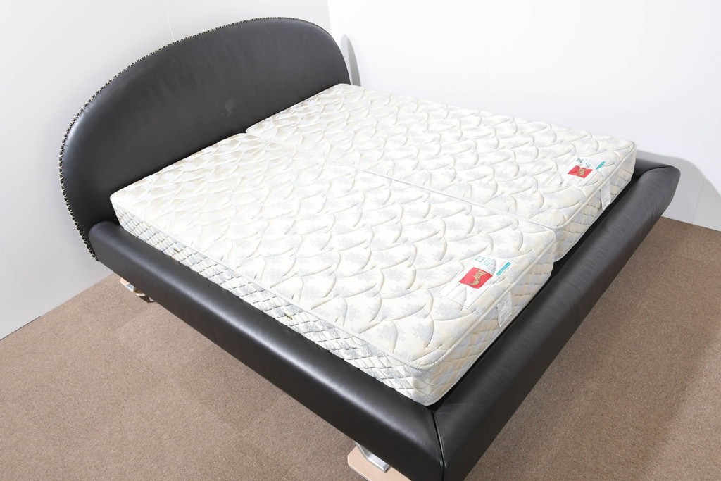 中古　希少モデル　イギリス　Slumberland(スランバーランド)社のマットレス　イタリア　formenti(フォルメンティ)のオールレザークイーンサイズベッドフレーム　定価約350万円　(R-085929)