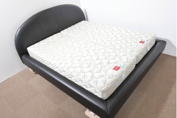 中古　希少モデル　イギリス　Slumberland(スランバーランド)社のマットレス　イタリア　formenti(フォルメンティ)のオールレザークイーンサイズベッドフレーム　定価約350万円　(R-085929)