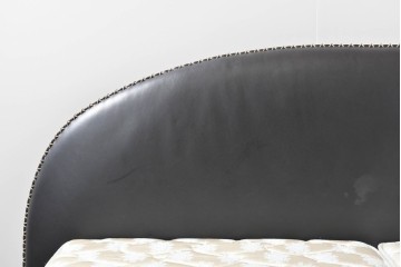 中古　希少モデル　イギリス　Slumberland(スランバーランド)社のマットレス　イタリア　formenti(フォルメンティ)のオールレザークイーンサイズベッドフレーム　定価約350万円　(R-085929)