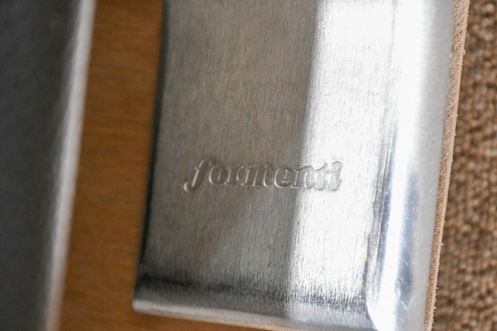 中古　希少モデル　イギリス　Slumberland(スランバーランド)社のマットレス　イタリア　formenti(フォルメンティ)のオールレザークイーンサイズベッドフレーム　定価約350万円　(R-085929)