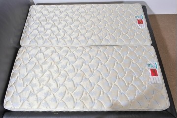 中古　希少モデル　イギリス　Slumberland(スランバーランド)社のマットレス　イタリア　formenti(フォルメンティ)のオールレザークイーンサイズベッドフレーム　定価約350万円　(R-085929)