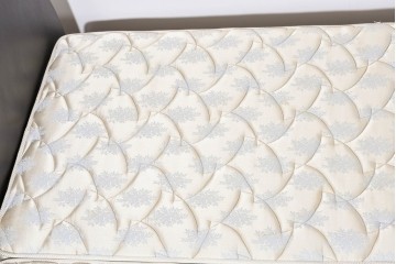 中古　希少モデル　イギリス　Slumberland(スランバーランド)社のマットレス　イタリア　formenti(フォルメンティ)のオールレザークイーンサイズベッドフレーム　定価約350万円　(R-085929)