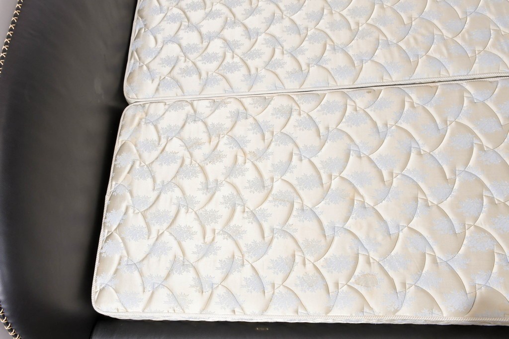 中古　希少モデル　イギリス　Slumberland(スランバーランド)社のマットレス　イタリア　formenti(フォルメンティ)のオールレザークイーンサイズベッドフレーム　定価約350万円　(R-085929)