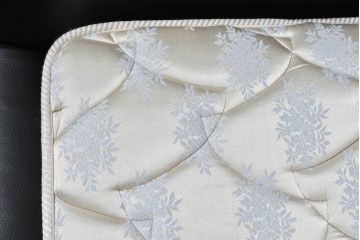 中古　希少モデル　イギリス　Slumberland(スランバーランド)社のマットレス　イタリア　formenti(フォルメンティ)のオールレザークイーンサイズベッドフレーム　定価約350万円　(R-085929)