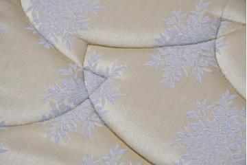 中古　希少モデル　イギリス　Slumberland(スランバーランド)社のマットレス　イタリア　formenti(フォルメンティ)のオールレザークイーンサイズベッドフレーム　定価約350万円　(R-085929)