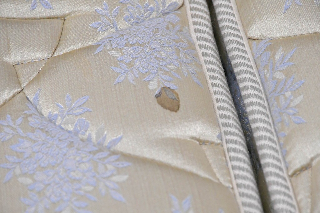 中古　希少モデル　イギリス　Slumberland(スランバーランド)社のマットレス　イタリア　formenti(フォルメンティ)のオールレザークイーンサイズベッドフレーム　定価約350万円　(R-085929)